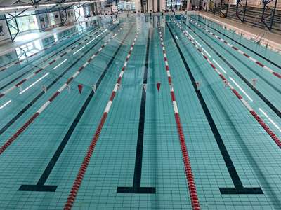 Skansens svømmehals 50 meter bassin med 8 baner